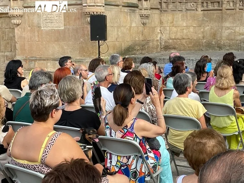 Foto 10 - Kuro NeKo representa &iexcl;JER&Oacute;&Oacute;&Oacute;&Oacute;&Oacute;NIMO! en el Atrio de la Catedral para abrir el fin de semana