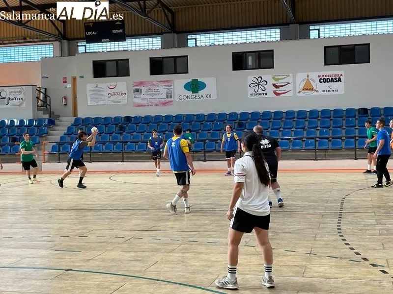 Primer entrenamiento de la pretemporada del BM Ciudad de Salamanca. Fotos: Miguel González