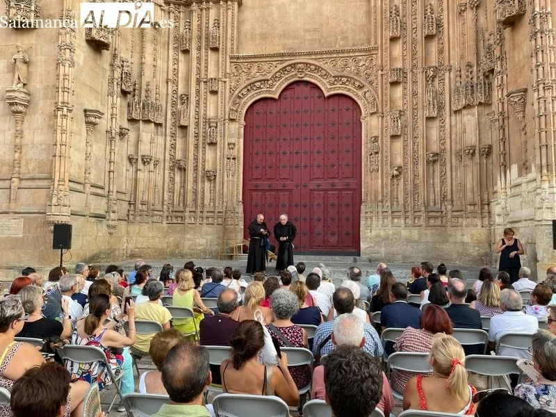 Foto 9 - Kuro NeKo representa &iexcl;JER&Oacute;&Oacute;&Oacute;&Oacute;&Oacute;NIMO! en el Atrio de la Catedral para abrir el fin de semana