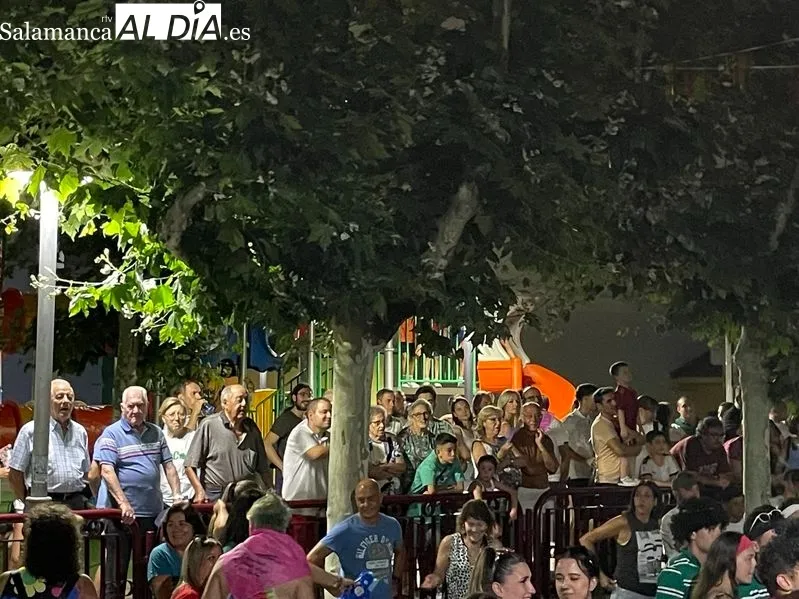 Foto 5 - El preg&oacute;n de fiestas y el chupinazo da el pistoletazo de salida a las fiestas de Castellanos de Moriscos
