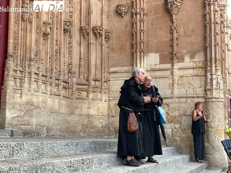 Foto 6 - Kuro NeKo representa &iexcl;JER&Oacute;&Oacute;&Oacute;&Oacute;&Oacute;NIMO! en el Atrio de la Catedral para abrir el fin de semana