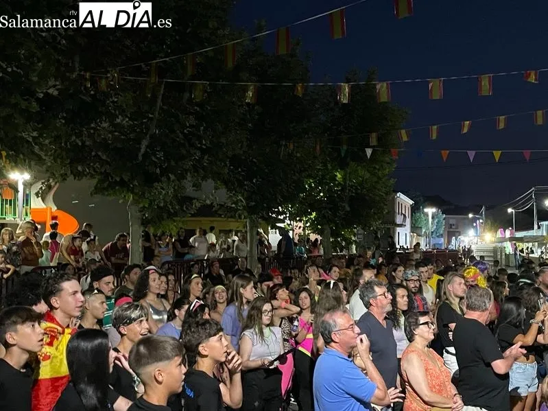 Foto 3 - El preg&oacute;n de fiestas y el chupinazo da el pistoletazo de salida a las fiestas de Castellanos de Moriscos