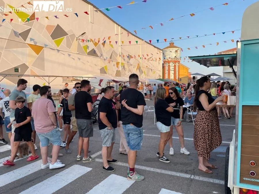 Foto 5 - Castellanos de Moriscos disfruta con la I Feria Food-Truck