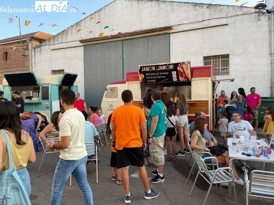 Foto 4 - Castellanos de Moriscos disfruta con la I Feria Food-Truck