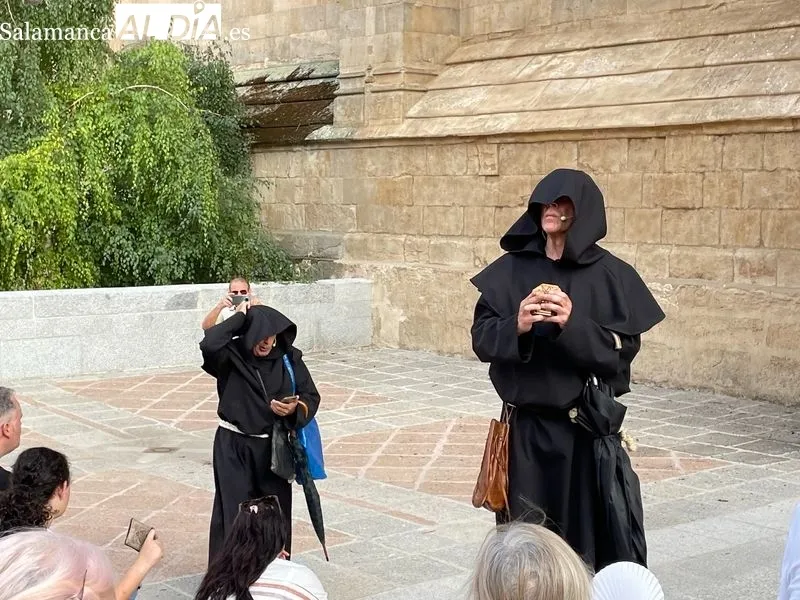 Foto 3 - Kuro NeKo representa &iexcl;JER&Oacute;&Oacute;&Oacute;&Oacute;&Oacute;NIMO! en el Atrio de la Catedral para abrir el fin de semana