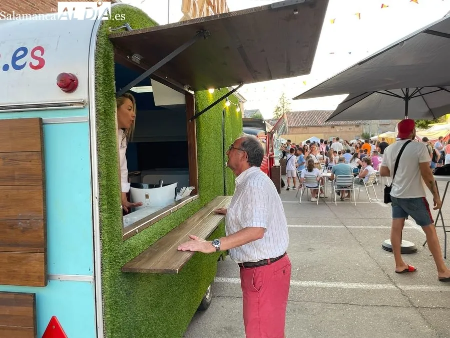 Foto 2 - Castellanos de Moriscos disfruta con la I Feria Food-Truck