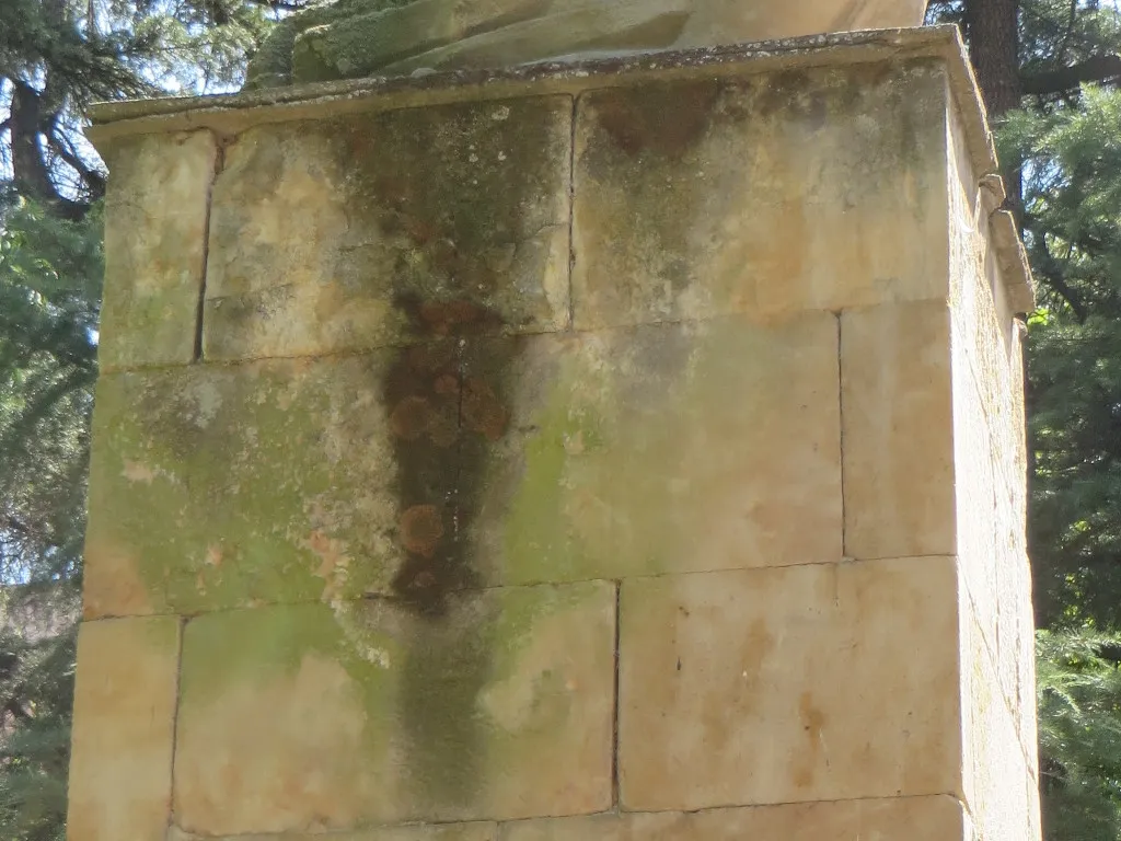 'Monumento a la unificación' en los jardines de Salesas. Foto de la Asociación de Ciudadanos por la Defensa del Patrimonio de Salamanca