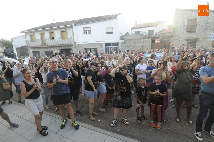 Foto 2 - Pe&ntilde;aparda festeja la llegada de su flamante campeona ol&iacute;mpica nombr&aacute;ndola Hija Predilecta