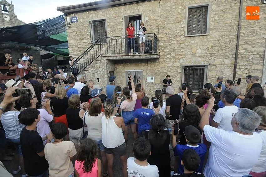 Foto 11 - Pe&ntilde;aparda festeja la llegada de su flamante campeona ol&iacute;mpica nombr&aacute;ndola Hija Predilecta