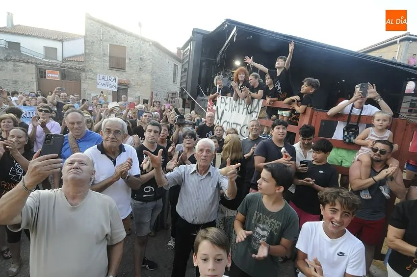 Foto 4 - Pe&ntilde;aparda festeja la llegada de su flamante campeona ol&iacute;mpica nombr&aacute;ndola Hija Predilecta