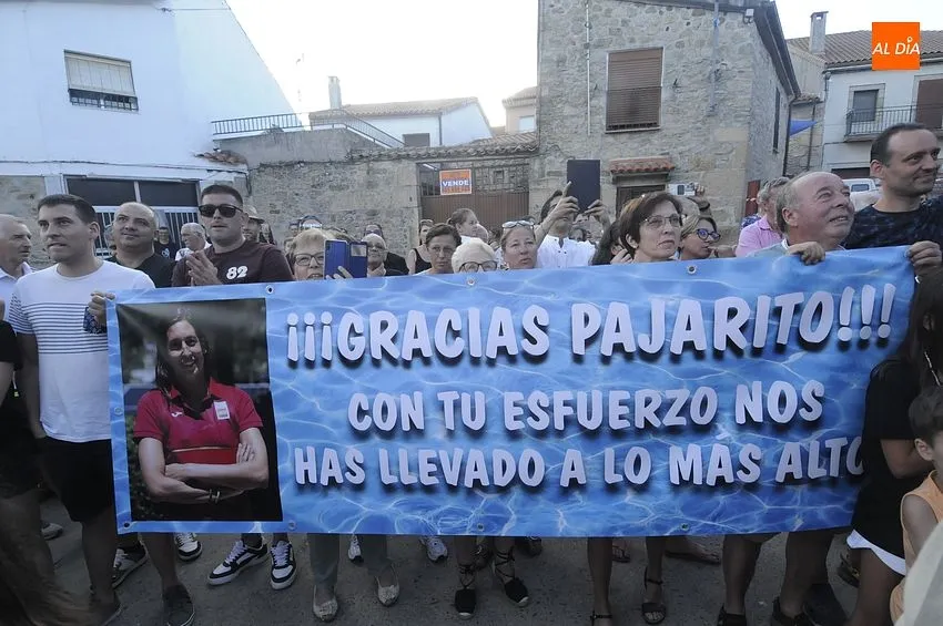 Foto 9 - Pe&ntilde;aparda festeja la llegada de su flamante campeona ol&iacute;mpica nombr&aacute;ndola Hija Predilecta