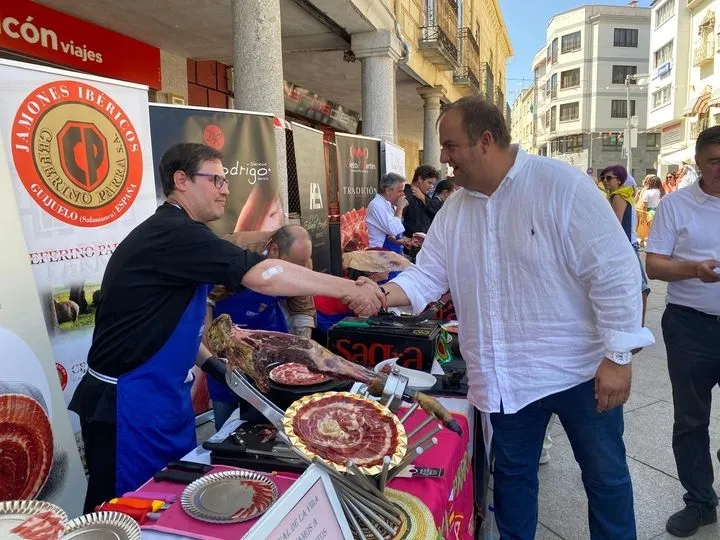 Éxito del II Encuentro Solidario de Cortadores de Jamón en Guijuelo