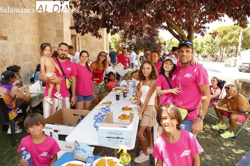 Una gran paella popular en Castellanos de Moriscos para celebrar sus fiestas | FOTOS: David Sañudo 