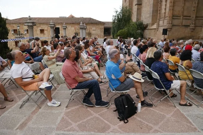 La obra ¡JERÓÓÓÓÓNIMO! reúne a gran cantidad de público  | FOTOS: David