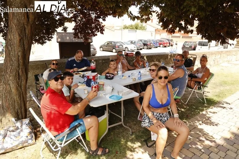 Una gran paella popular en Castellanos de Moriscos para celebrar sus fiestas | FOTOS: David Sañudo 