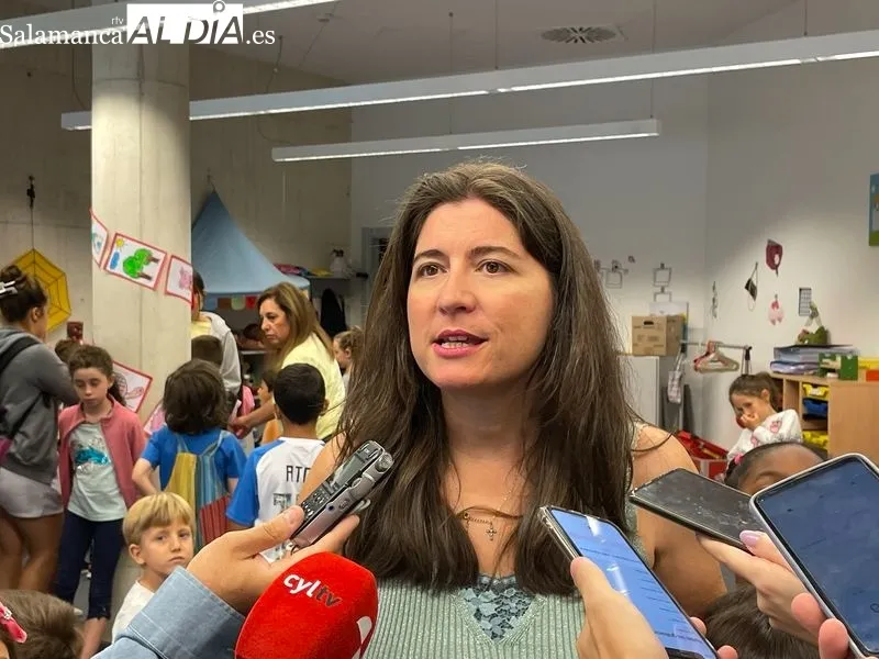 La concejala de Familia e Igualdad de Oportunidades, Myriam Rodríguez, presenta en el Centro Municipal Trujillo las nuevas actividades del programa anual de ludotecas municipales. Foto de Miguel González