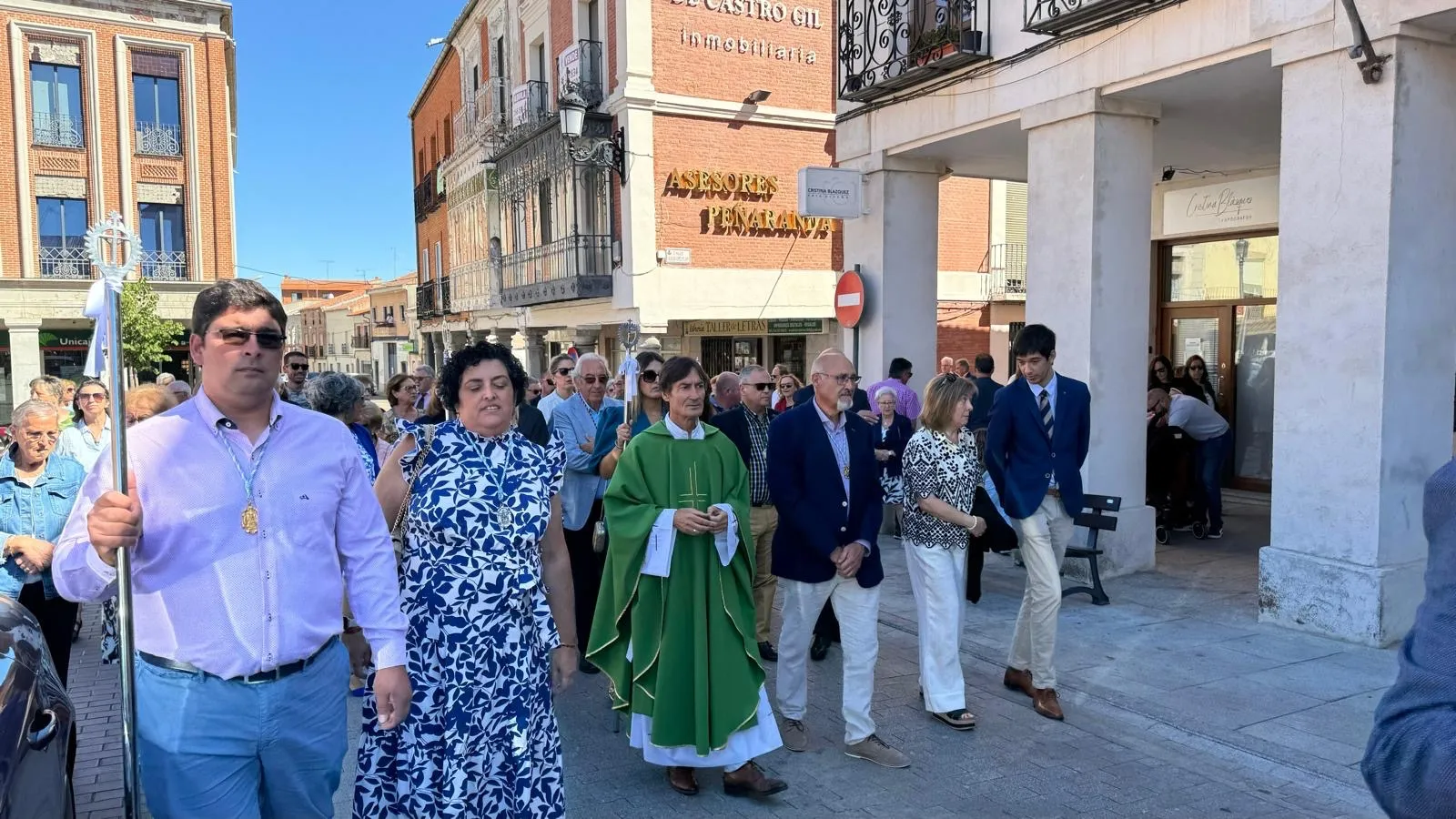 Foto 2 - El Santo Cristo de la Agon&iacute;a recibe cari&ntilde;o y devoci&oacute;n en su vuelta a las calles para celebrar su tradicional fiesta
