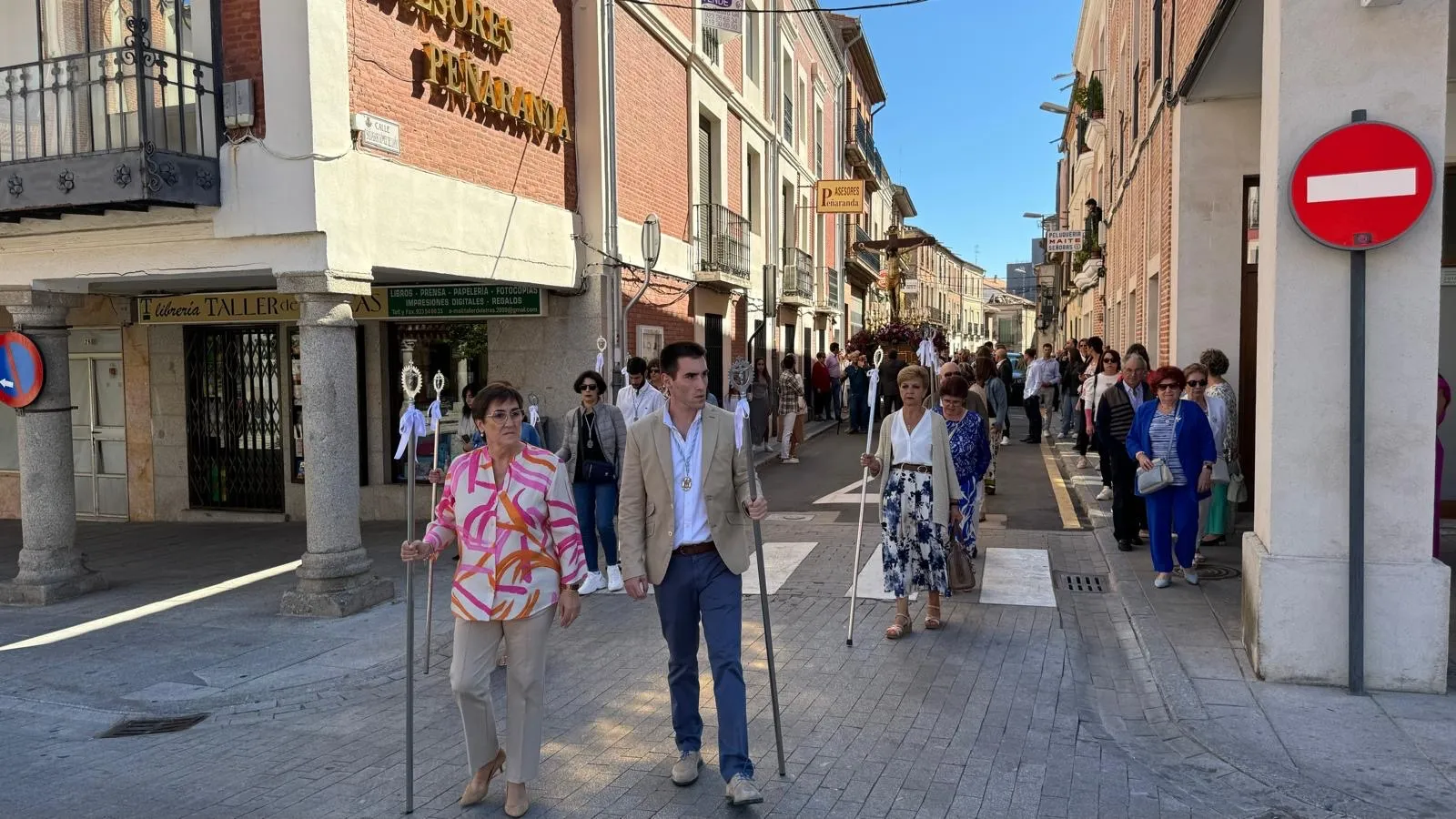 Foto 5 - El Santo Cristo de la Agon&iacute;a recibe cari&ntilde;o y devoci&oacute;n en su vuelta a las calles para celebrar su tradicional fiesta