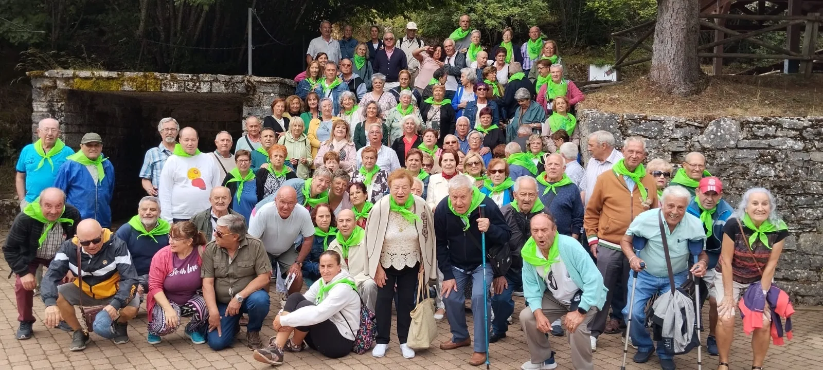 Foto 2 - Un centenar de personas disfrutan con la nueva excursi&oacute;n de la asociaci&oacute;n de mayores San Miguel a las cuevas de Valporquero y Le&oacute;n