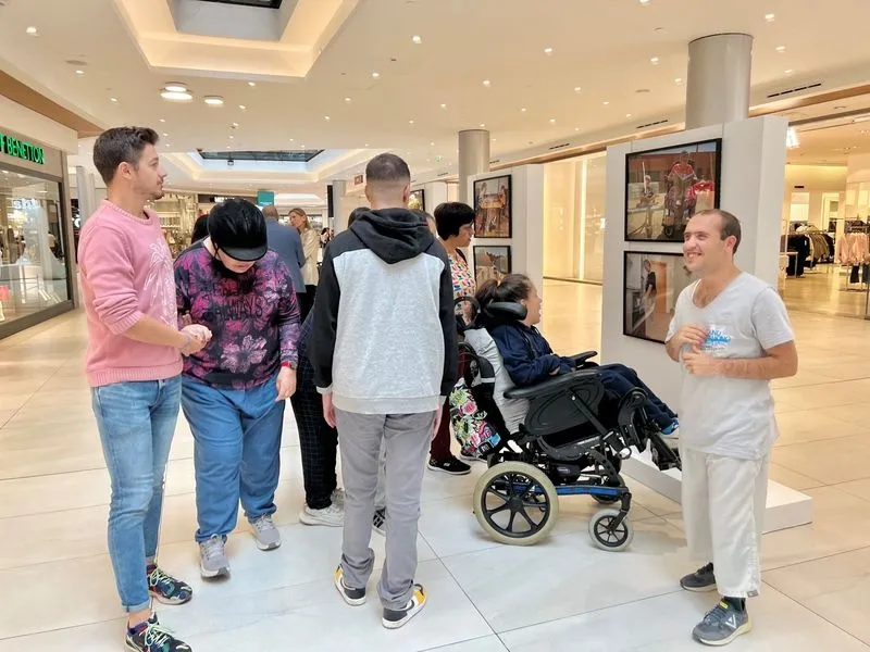 Exposición 'He nacido para vivir la vida' en el CC El Tormes