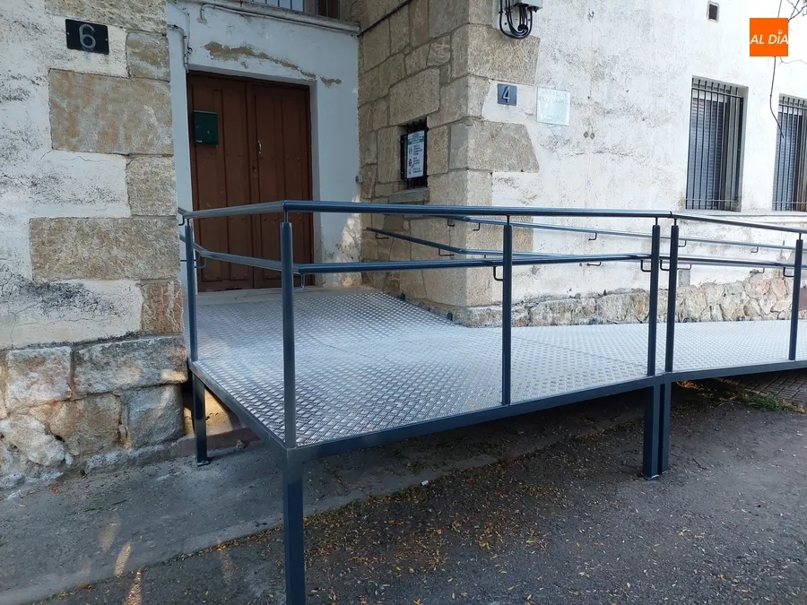 Foto 3 - El Aula de Cer&aacute;mica del Centro de Adultos ya tiene su flamante rampa