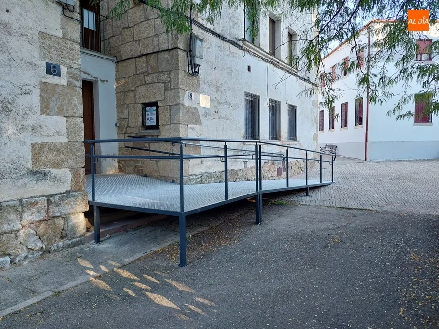 Foto 4 - El Aula de Cer&aacute;mica del Centro de Adultos ya tiene su flamante rampa