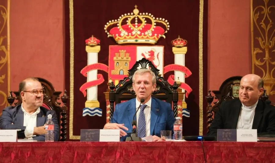 Foto 2 - Presentado en Santiago un libro sobre 8 Catedrales vinculadas a la V&iacute;a de la Plata, entre ellas la mirobrigense