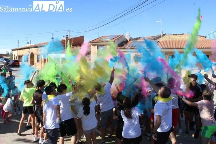 Foto 13 - Las fiestas de Navales arrancan &ldquo;a todo color&rdquo;