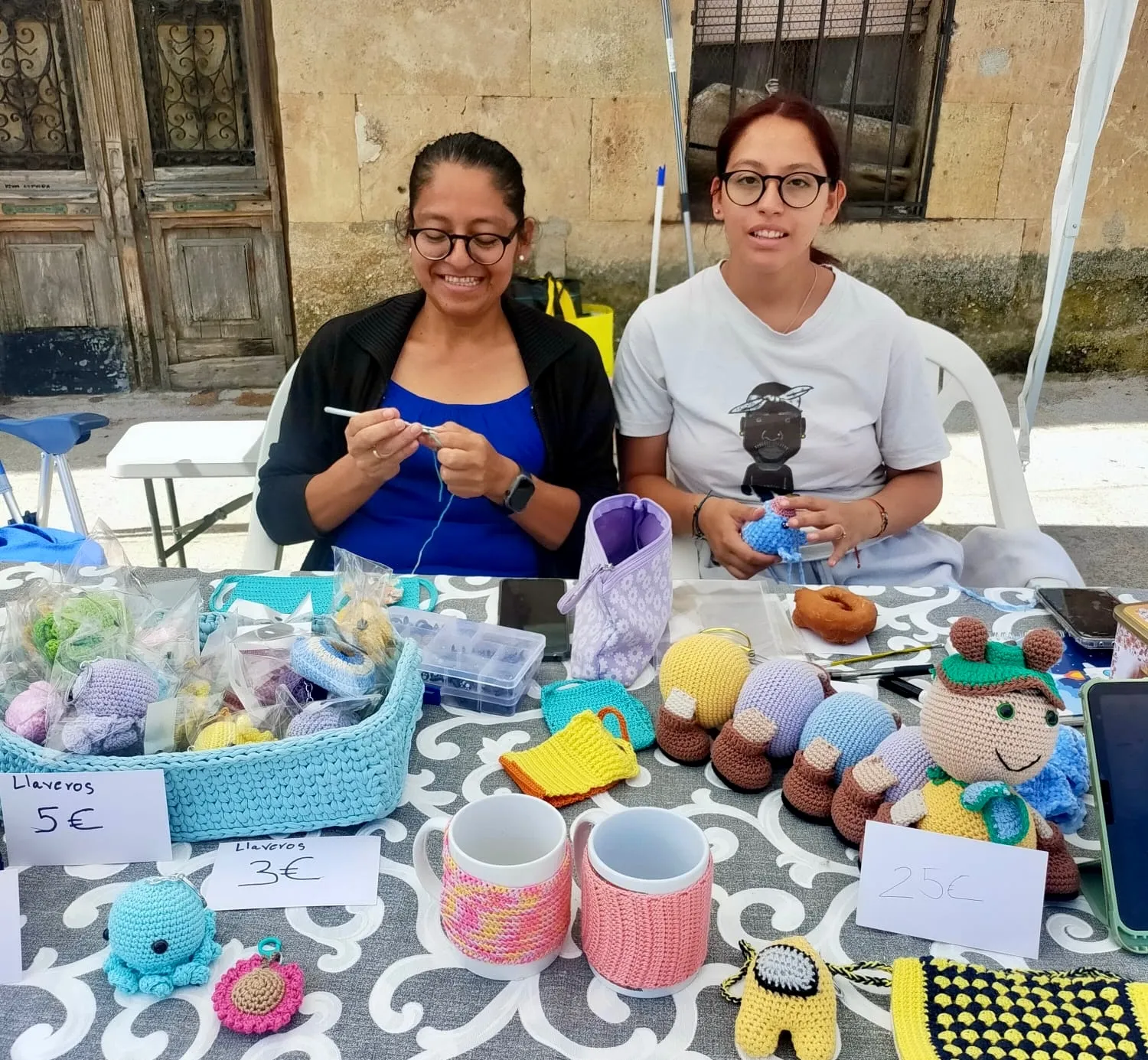 Foto 3 - El II Mercado Tradicional Villa Aurea de Villoria se convierte en gran escaparate artesano y natural en un domingo pre-fiestas con exposici&oacute;n de coches y juegos tradicionales 