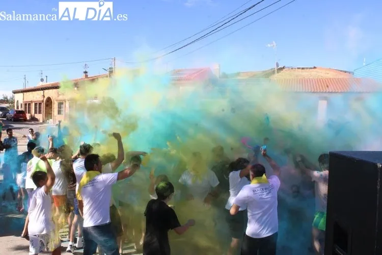 Foto 12 - Las fiestas de Navales arrancan &ldquo;a todo color&rdquo;