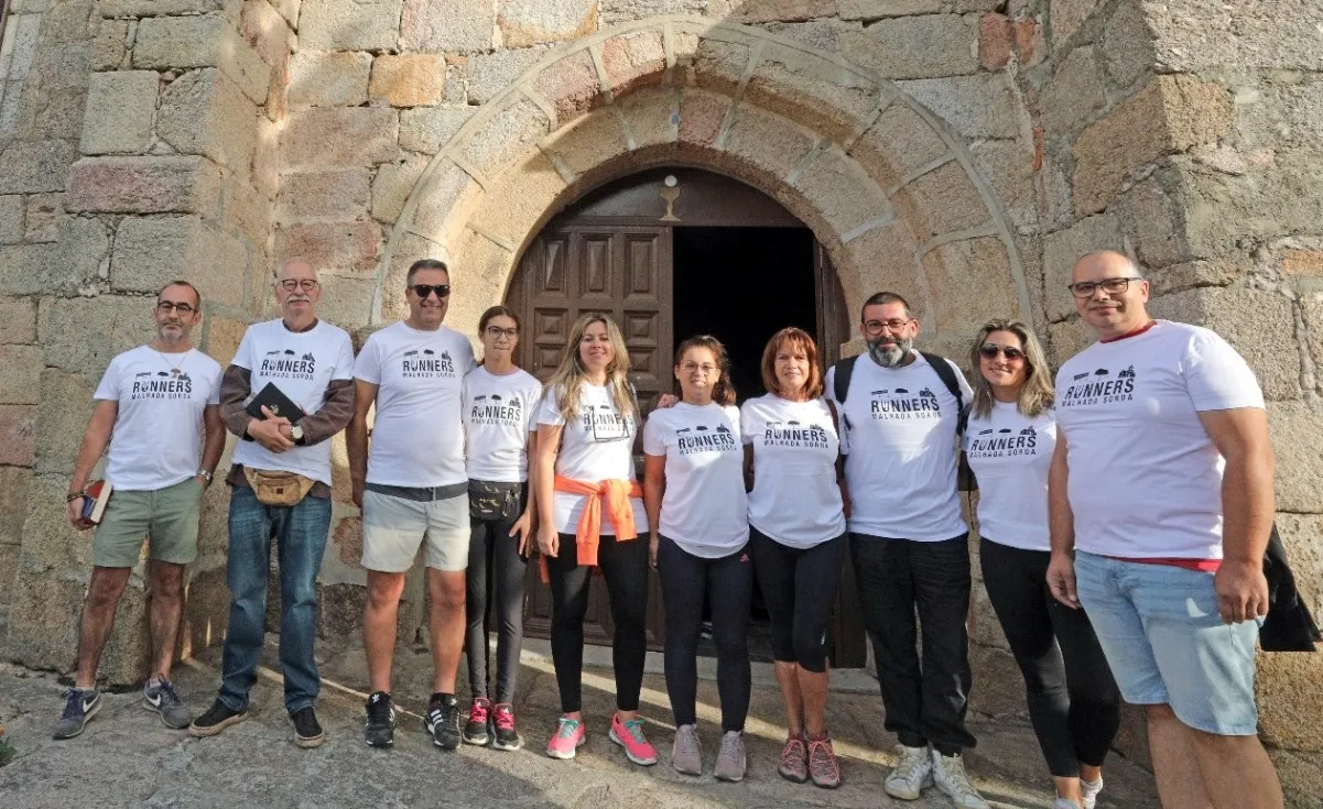 Foto 2 - Unas 170 personas peregrinan desde Fuentes de O&ntilde;oro al Santuario de Nossa Senhora D&rsquo;Ajuda