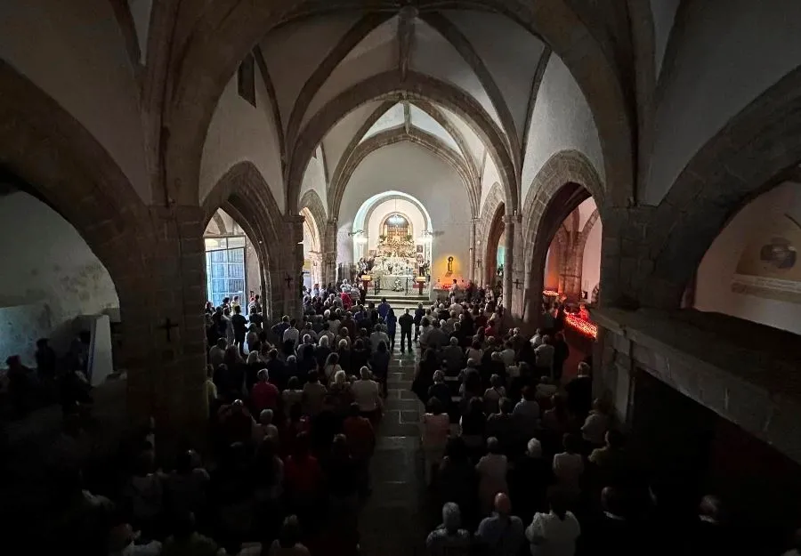 Foto 3 - Garc&iacute;a Burillo preside la solemne eucarist&iacute;a del 8 de septiembre en el Santuario del Risco Mariano