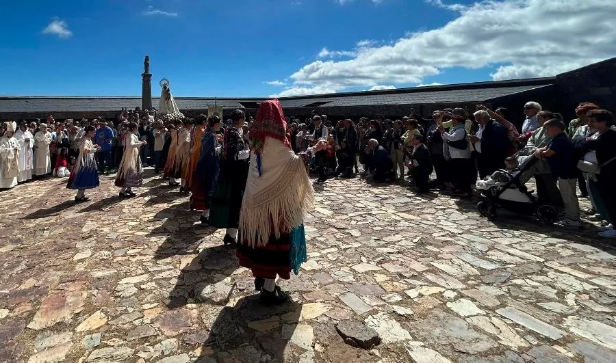 Foto 5 - Garc&iacute;a Burillo preside la solemne eucarist&iacute;a del 8 de septiembre en el Santuario del Risco Mariano