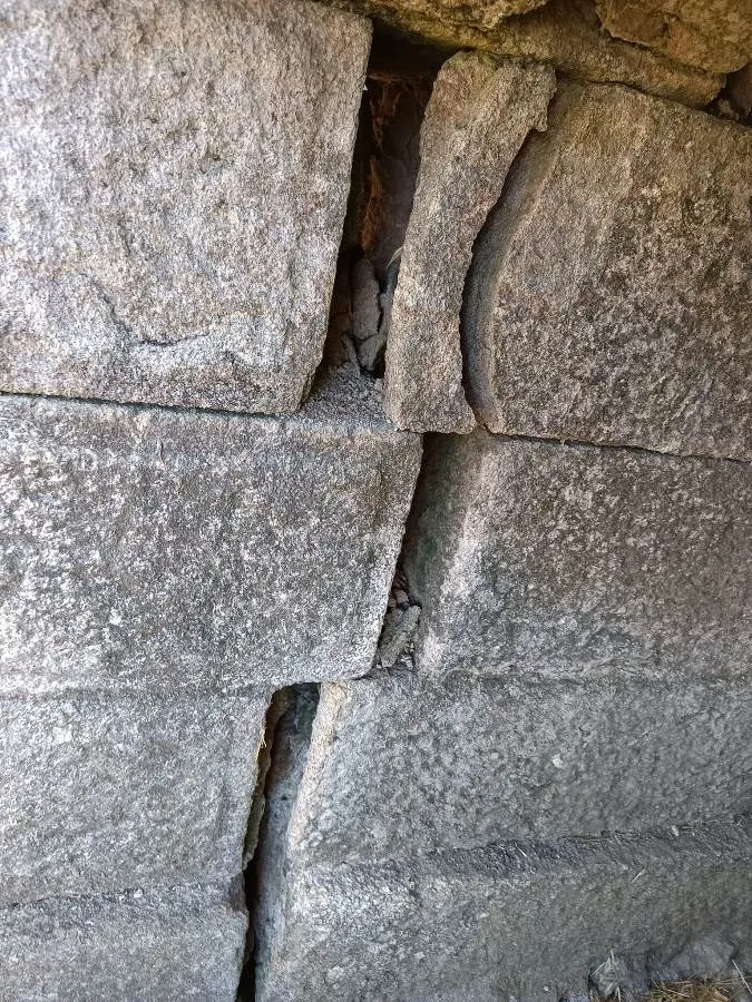 Foto 3 - Prohibida la circulaci&oacute;n por el hist&oacute;rico Puente de Mu&ntilde;oz ante el riesgo de que se venga abajo