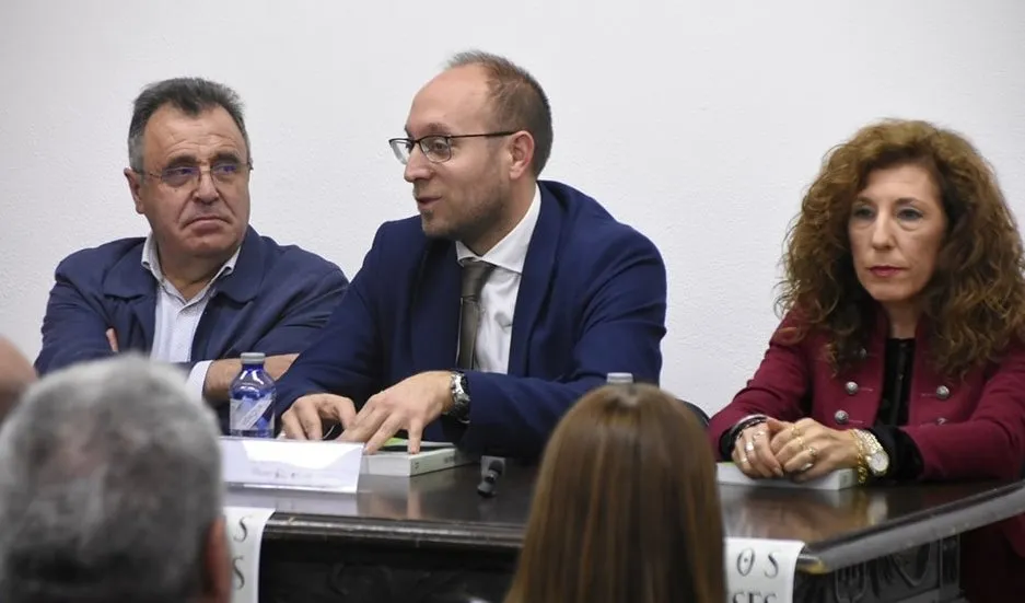 Foto 2 - El CEM presenta el 11&ordm; n&uacute;mero de su Revista, con Martiago como colaborador especial
