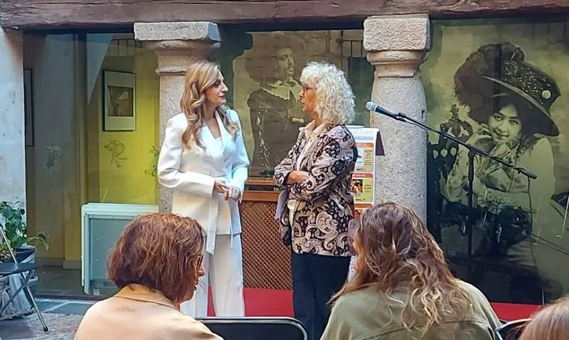 La viceconsejera de Acción Cultural, Mar Sancho, y la directora de la Filmoteca de CyL, Mayte Conesa, en la presentación de esta programación