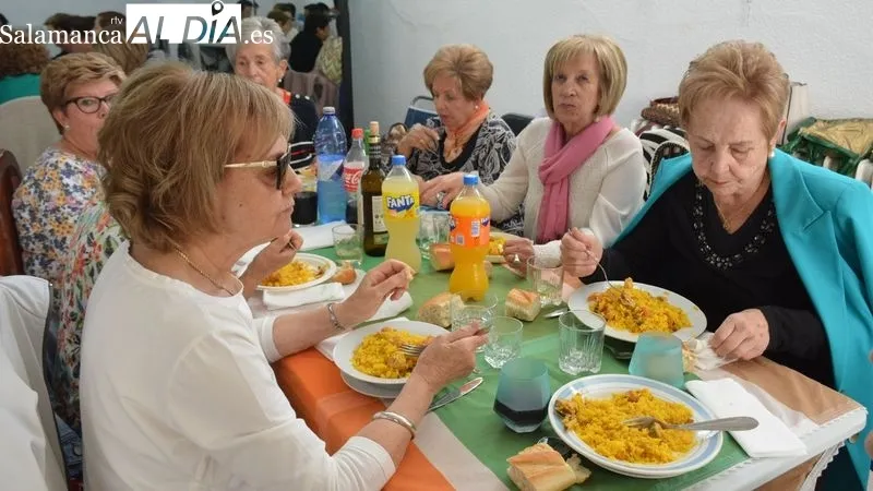 Unas ochenta mujeres participaron en la comida y en las actividades de la jornada de convivencia