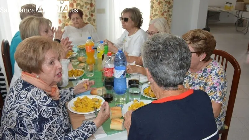 Unas ochenta mujeres participaron en la comida y en las actividades de la jornada de convivencia