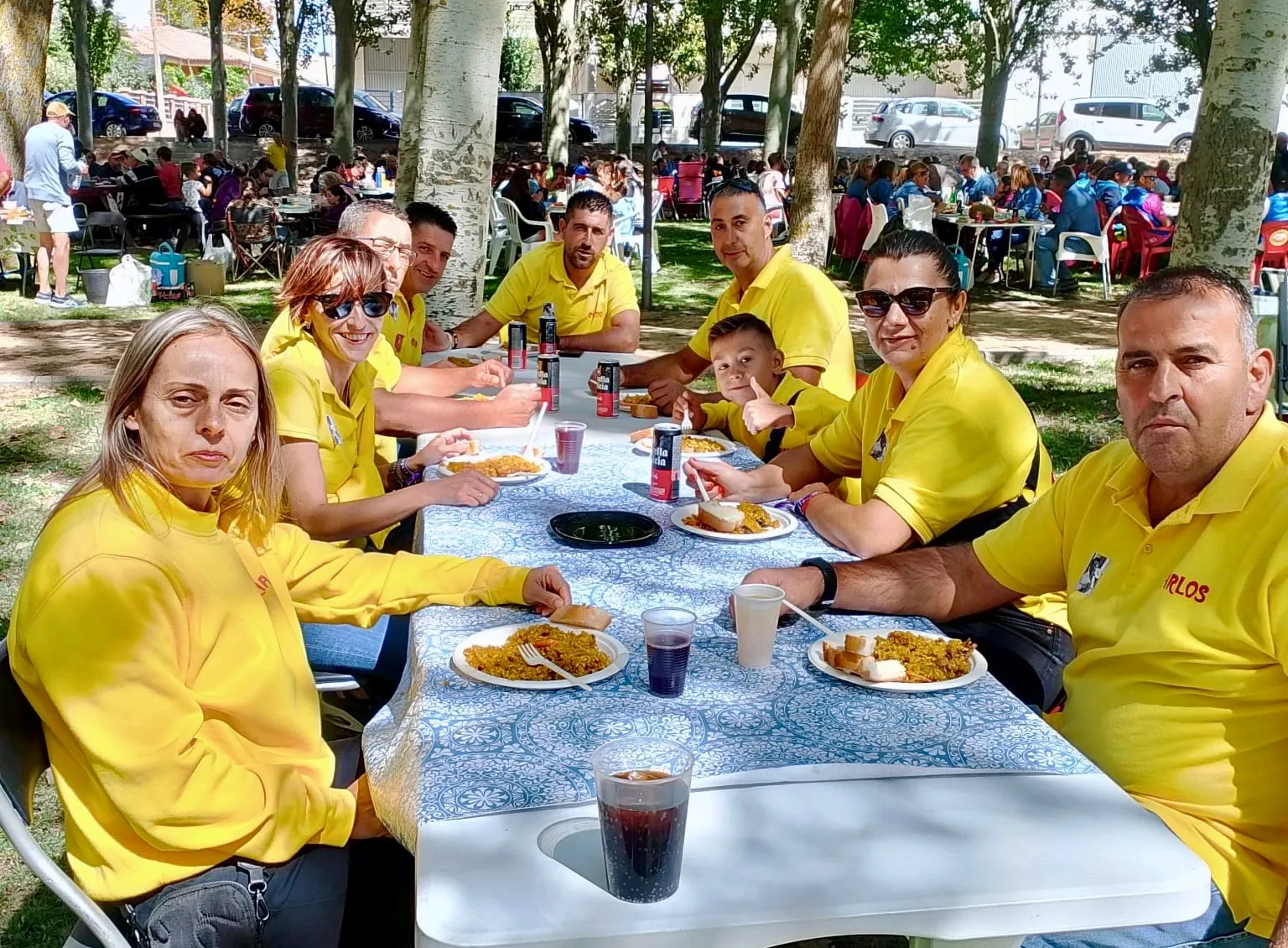 Foto 9 - Gran ambiente festivo y m&aacute;s de 1.700 raciones disfrutadas en una multitudinaria paellada en Villoria