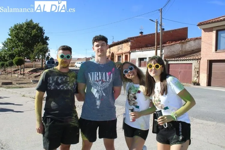 Foto 10 - Las fiestas de Navales arrancan &ldquo;a todo color&rdquo;
