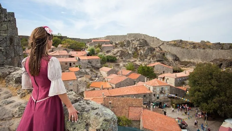 Murallas con Historia: Conocer Sortelha en días de ambiente medieval 