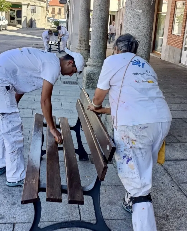 Foto 4 - Pintacultura Pe&ntilde;aranda&rsquo; mejora el mobiliario urbano y los puntos de informaci&oacute;n en el conjunto de las plazas