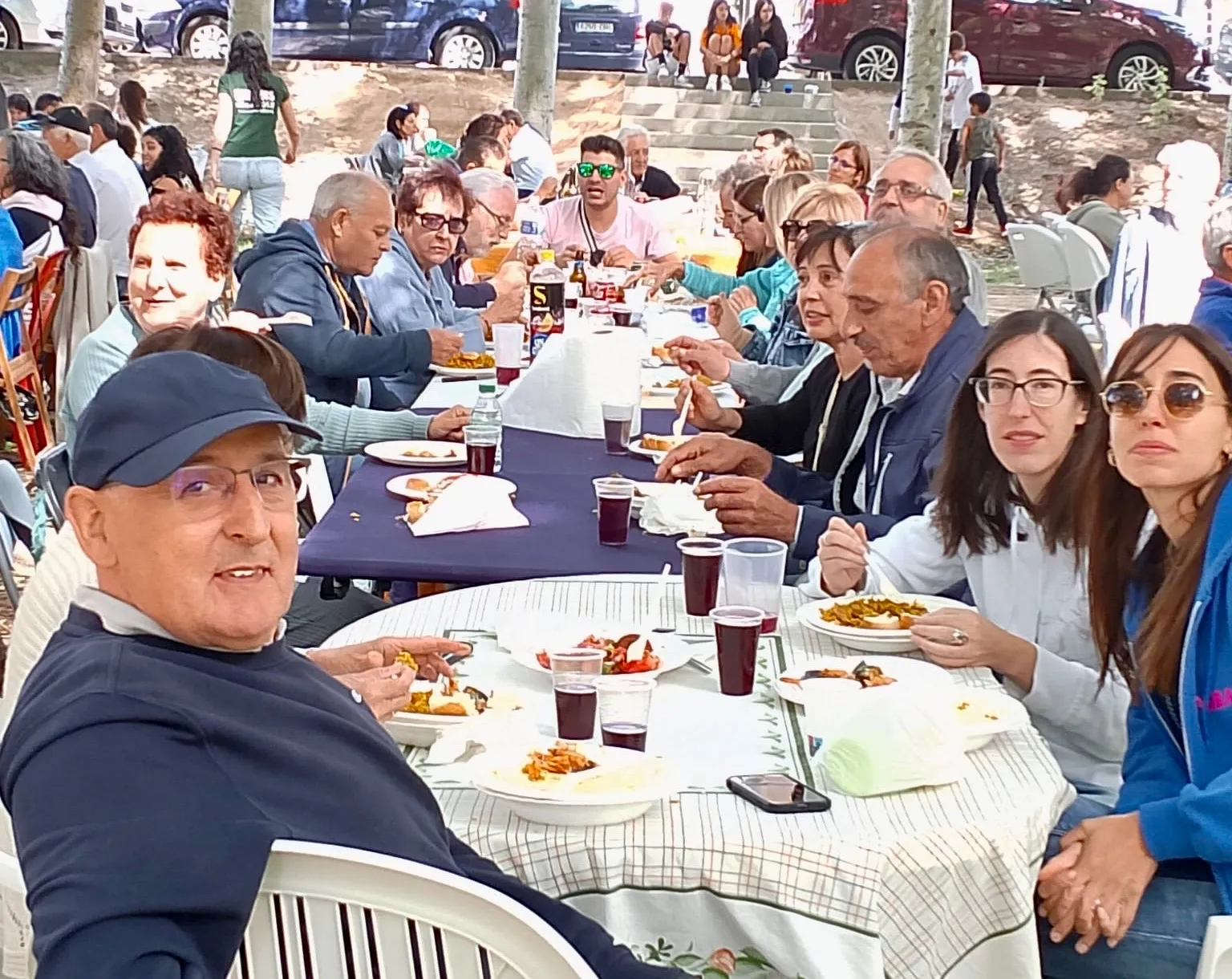 Foto 3 - Gran ambiente festivo y m&aacute;s de 1.700 raciones disfrutadas en una multitudinaria paellada en Villoria