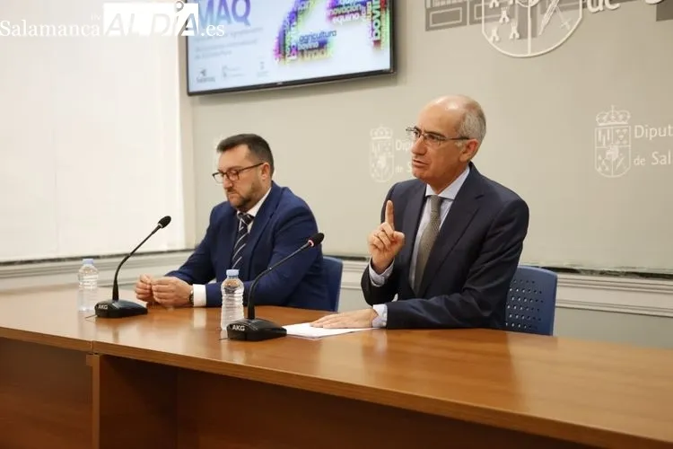 El presidente de la Diputación de Salamanca, Javier Iglesias, acompañado del Diputado de Salamaq, Santiago Castañeda en rueda de prensa | FOTOS: Miguel González y David Sañudo 