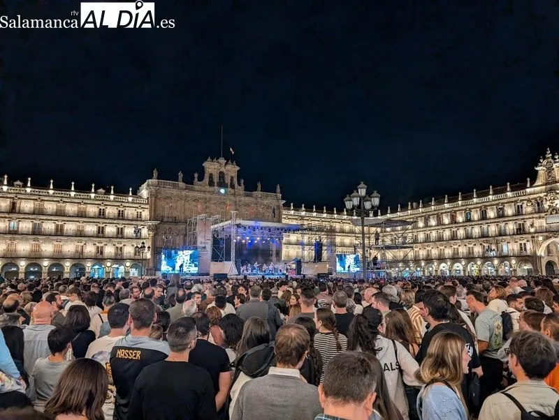 Concierto de Celtas Cortos en la Plaza Mayor de Salamanca. Foto de David Sañudo