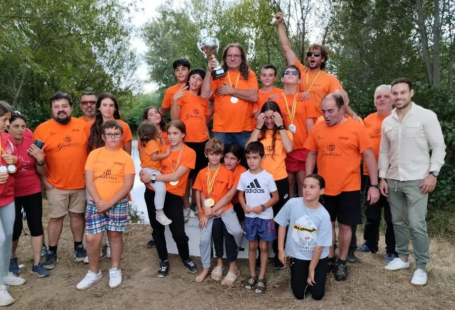 Foto 6 - Las aguas del &Aacute;gueda vibraron durante el fin de semana con pirag&uuml;istas de toda la regi&oacute;n