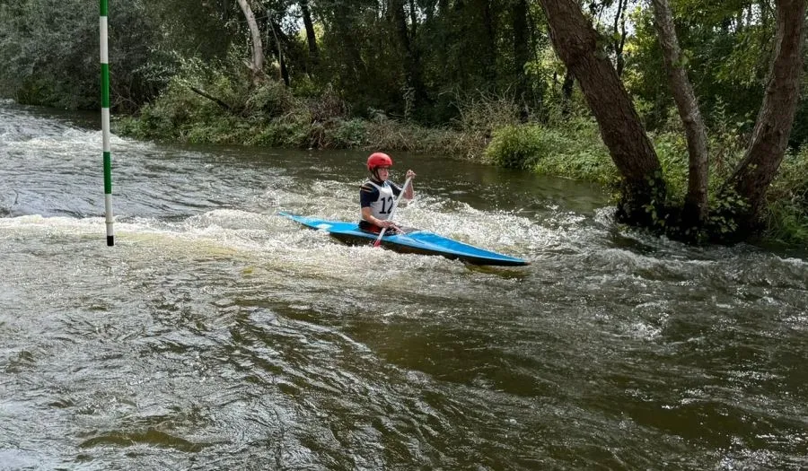 Foto 3 - Las aguas del &Aacute;gueda vibraron durante el fin de semana con pirag&uuml;istas de toda la regi&oacute;n