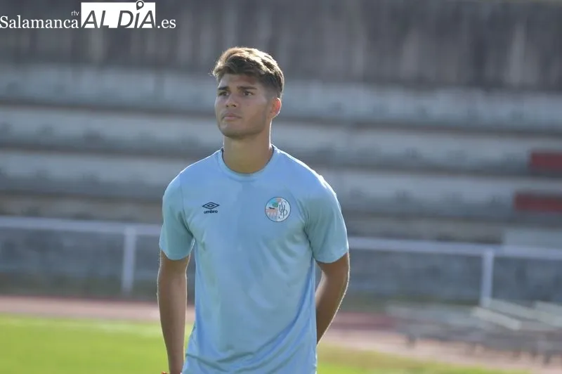 Mikel Córdoba gana protagonismo en un entrenamiento del Salamanca UDS con un teórico once bastante marcado