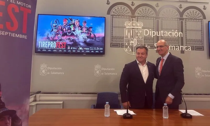 El presidente de la Diputación de Salamanca, Javier Iglesias, y el director general de Grupo Andrés, Eduardo Salazar