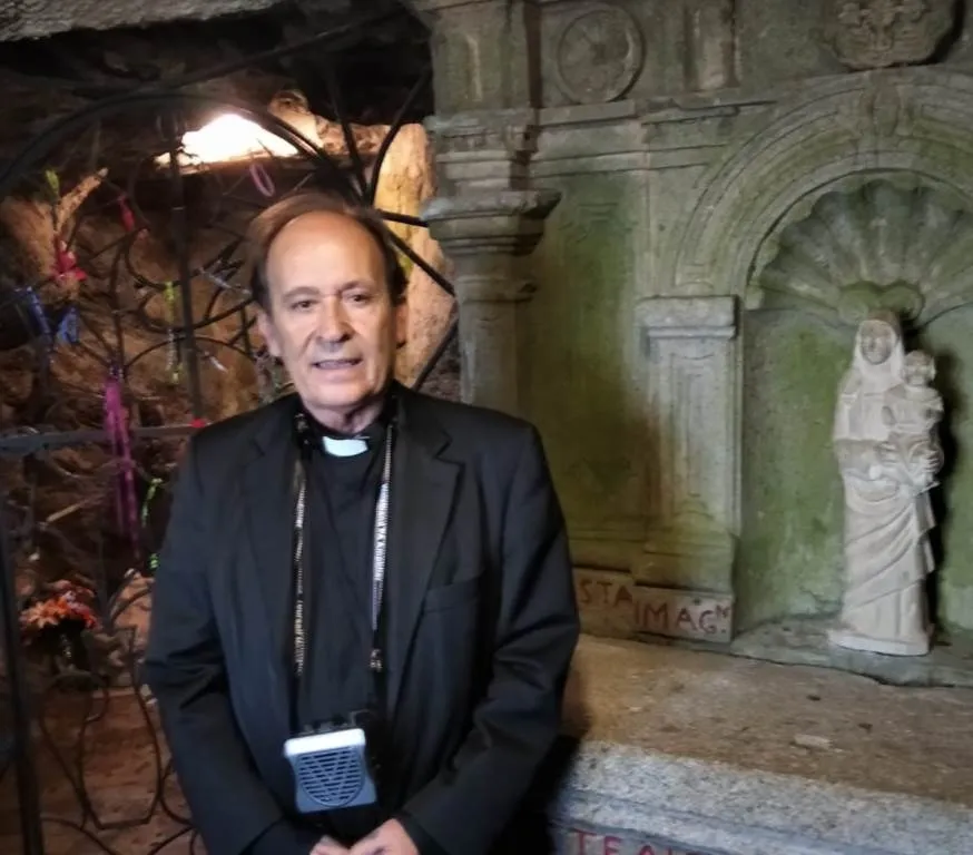 Foto 4 - Unos 80 fieles peregrinan con la Parroquia de San Andr&eacute;s hasta la Pe&ntilde;a de Francia